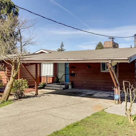 8 Mi To Downtown Seatlle Pet-Friendly Home